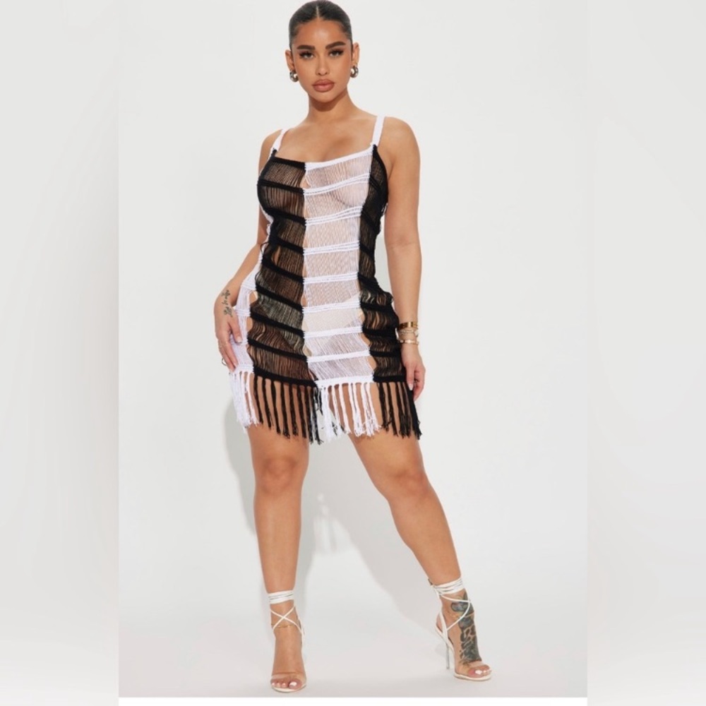 NWT fashion Nova cover up🖤